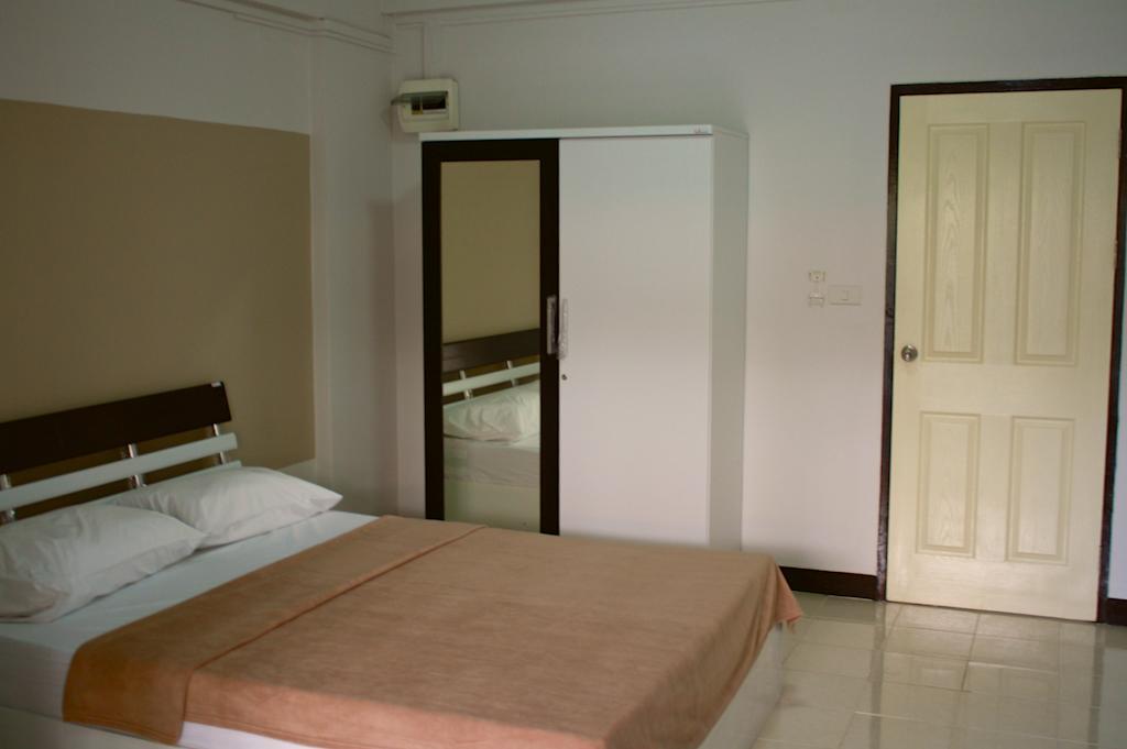 Baanbudsarin Apartment Sing Buri Εξωτερικό φωτογραφία